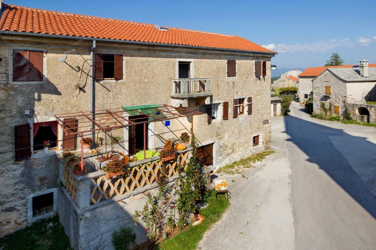 Rural Apartment Carolina Zrenj Exterior foto