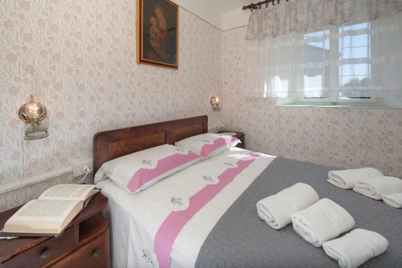 Rural Apartment Carolina Zrenj Exterior foto