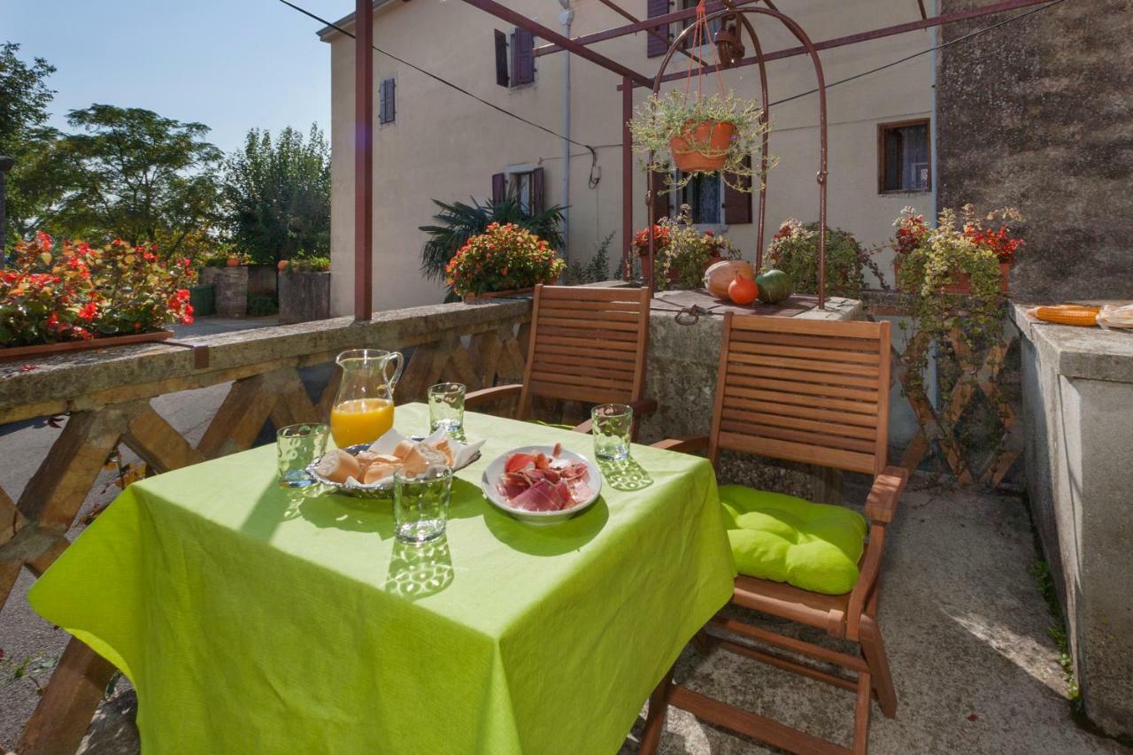 Rural Apartment Carolina Zrenj Exterior foto